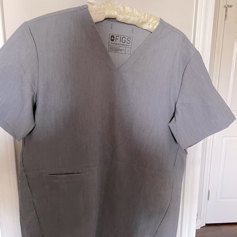 Figs scrub top